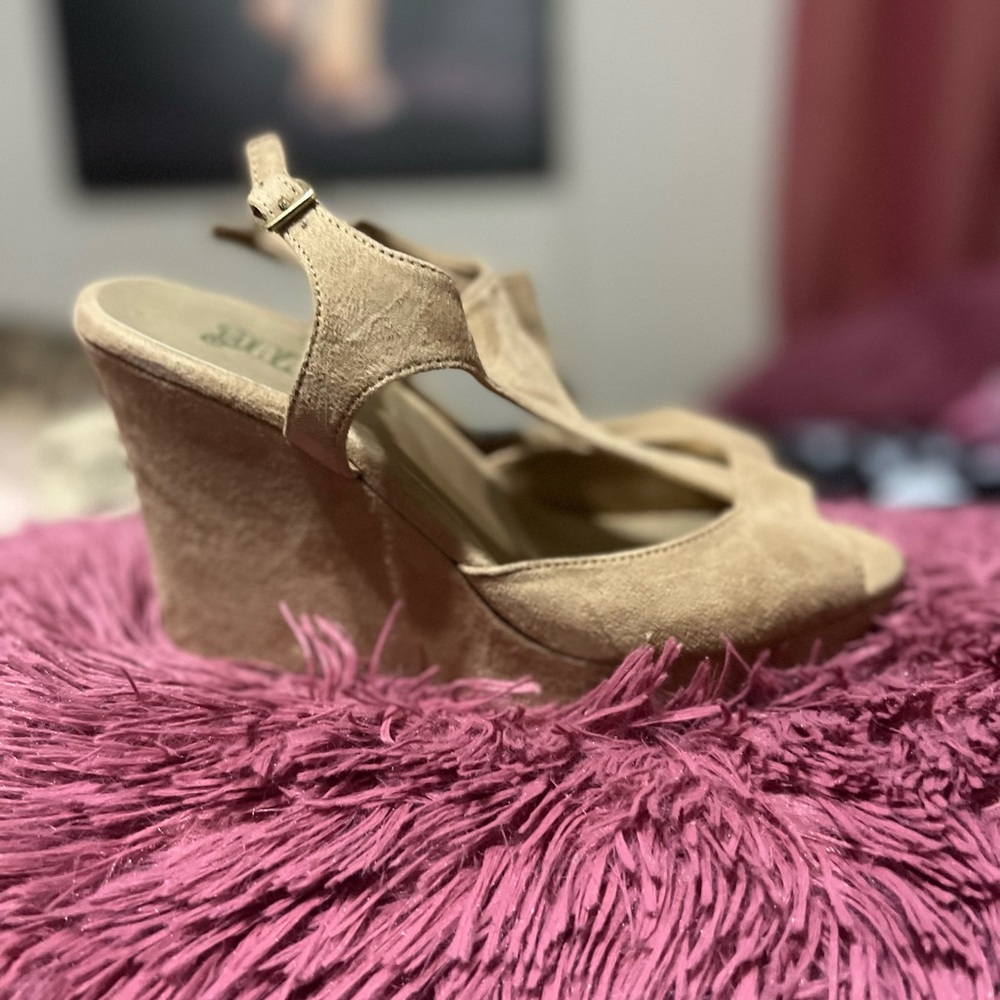 Brash Ladies Tan Wedges 7
